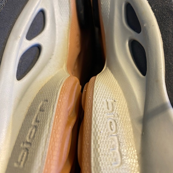 ECCO WOMENS BIOM FJUEL LOW TOP SNEAKER - Picture 10 of 16